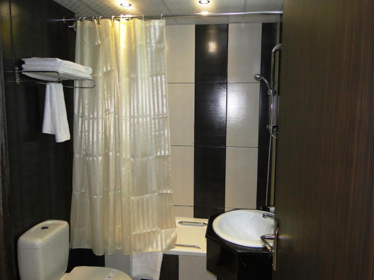Delmon Palace Hotel Dubai Bagian luar foto